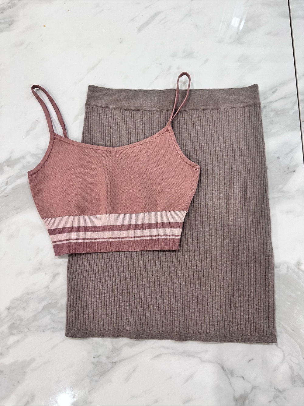 2 PC ARITZIA Babaton Pink Knit Crop Top Wilfred Taupe High Waisted Skirt Size XS